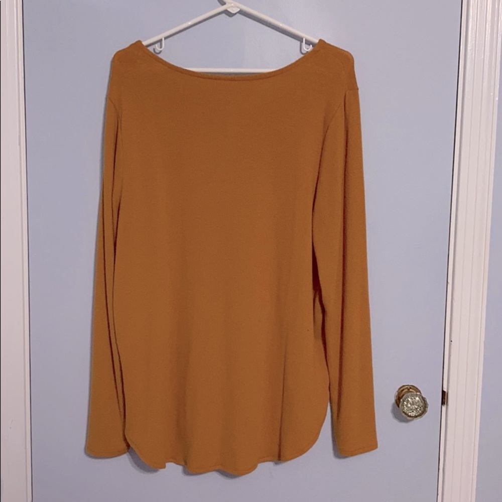 Women’s top - Picture 2 of 2